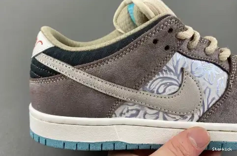 FZ3129-200  Low Savings Nike Big SB Dunk Money 0610